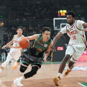 开云体育在线-冠军之夜再度演绎大逆转 外援新政下辽篮强势不减