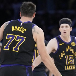 开云体育在线-东契奇：跟里夫斯搭档让比赛如此轻松，我们是超棒的二人组